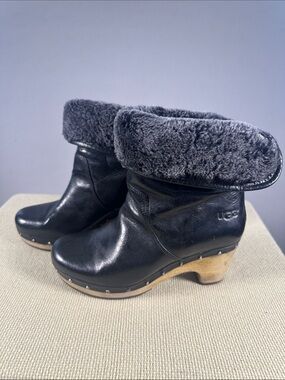 UGG Lynnea Black Leather Shearling Clog Boots 1958 Size 6